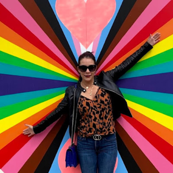 Meet your Posher, Karina - Picture 1 of 1